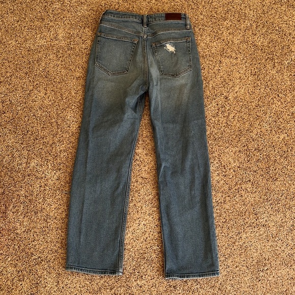 Hollister Ultra High-Rise Vintage Straight Jean - Picture 2 of 4